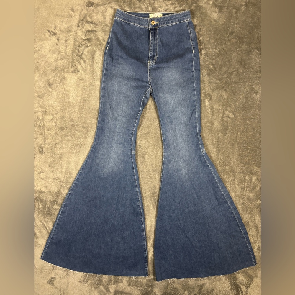 Free People Ultra Flare‎ Leg Jeans with Raw Hem Size 27 32.5” inseam